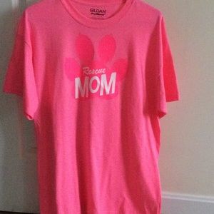 Gildan short sleeve t shirt. Rescue mom.
